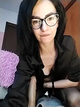 Snapshot of dahlia_82 chatting on May 12, 2026, 8:44 am dahlia 82 online show from May 12, 2026, 8:44 am