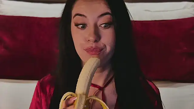 Snapshot of MadilynFox chatting on January 27, 2025, 8:28 pm MadilynFox online show from January 27, 2025, 8:28 pm