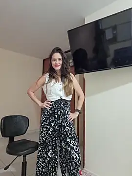 Snapshot of Hanny_24 chatting on February 4, 2026, 8:25 pm Hanny 24 online show from February 4, 2026, 8:25 pm