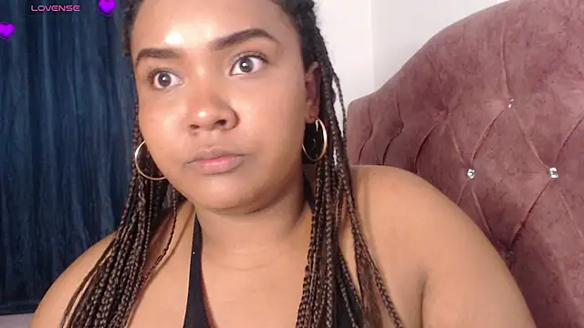 Evelyn Sandoval online show from March 11, 2025, 2:43 am