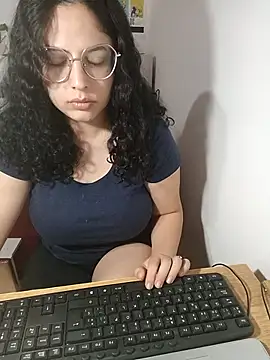 Snapshot of babyluna939 chatting on September 10, 2025, 12:21 am babyluna939 online show from September 10, 2025, 12:21 am