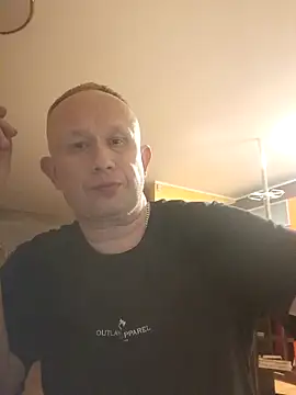 Snapshot of X46x chatting on December 19, 2025, 5:14 am X46x online show from December 19, 2025, 5:14 am