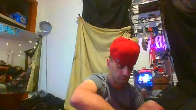 Snapshot of slinginbigD chatting on December 25, 2024, 2:14 am slinginbigD online show from December 25, 2024, 2:14 am