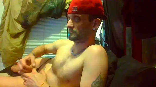 Snapshot of slinginbigD chatting on January 7, 2025, 11:35 pm slinginbigD online show from January 7, 2025, 11:35 pm