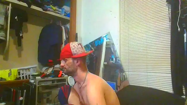 Snapshot of slinginbigD chatting on February 9, 2025, 3:53 am slinginbigD online show from February 9, 2025, 3:53 am