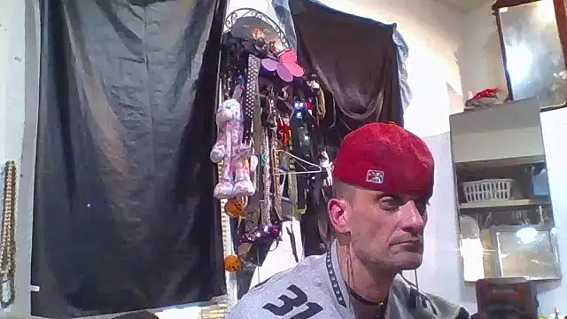 Snapshot of slinginbigD chatting on September 27, 2025, 8:25 pm slinginbigD online show from September 27, 2025, 8:25 pm