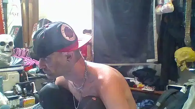 Snapshot of slinginbigD chatting on October 6, 2025, 12:30 am slinginbigD online show from October 6, 2025, 12:30 am