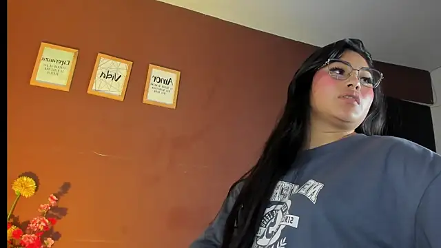 Little Ivy online show from November 18, 2025, 7:07 pm