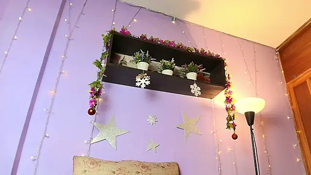 Little Ivy online show from December 18, 2025, 1:06 pm