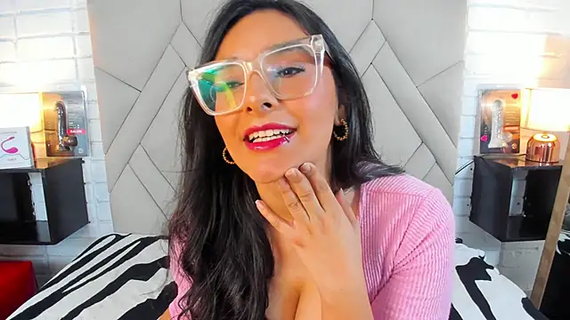 Isis Osman online show from January 8, 2025, 11:30 pm