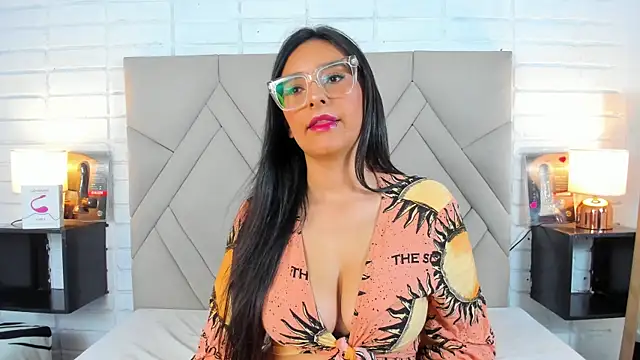 Isis Osman online show from January 13, 2025, 1:06 pm