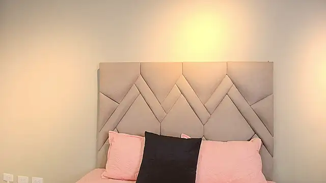 Isis Osman online show from March 13, 2026, 8:04 pm