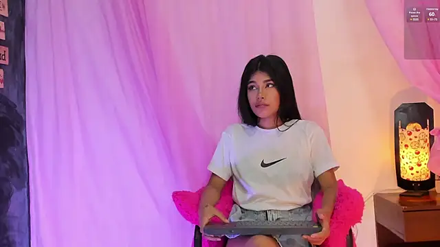 Snapshot of Monica_lopez chatting on January 8, 2025, 7:24 pm Monica lopez online show from January 8, 2025, 7:24 pm