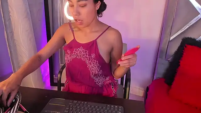 Snapshot of Monica_lopez chatting on March 6, 2025, 7:21 pm Monica lopez online show from March 6, 2025, 7:21 pm