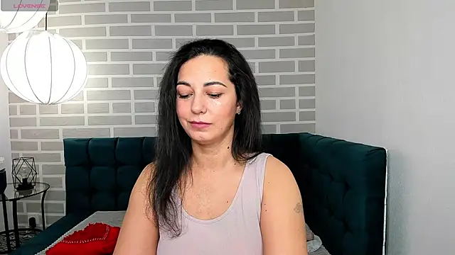 Linda Insatiable online show from November 3, 2025, 1:29 am