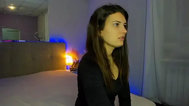 Laura Leee online show from November 26, 2025, 6:36 am