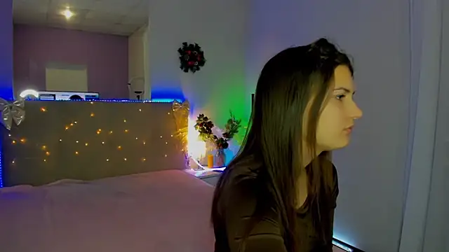 Snapshot of Laura_Leee chatting on December 18, 2025, 6:19 am Laura Leee online show from December 18, 2025, 6:19 am