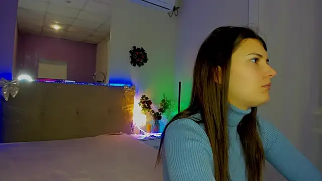 Snapshot of Laura_Leee chatting on December 19, 2025, 6:09 am Laura Leee online show from December 19, 2025, 6:09 am