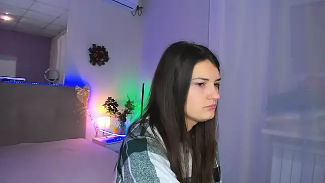 Snapshot of Laura_Leee chatting on December 23, 2025, 6:11 am Laura Leee online show from December 23, 2025, 6:11 am