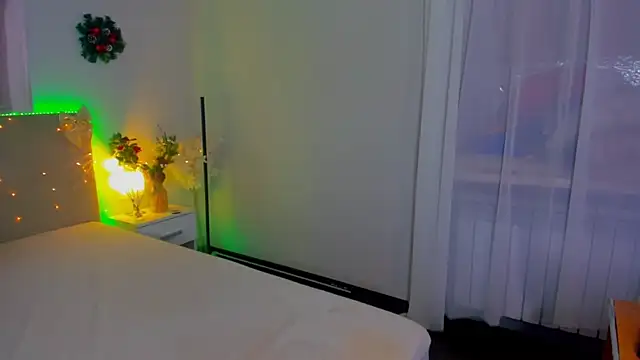 Snapshot of Laura_Leee chatting on January 13, 2026, 6:18 am Laura Leee online show from January 13, 2026, 6:18 am