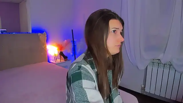 Snapshot of Laura_Leee chatting on February 9, 2026, 6:17 am Laura Leee online show from February 9, 2026, 6:17 am