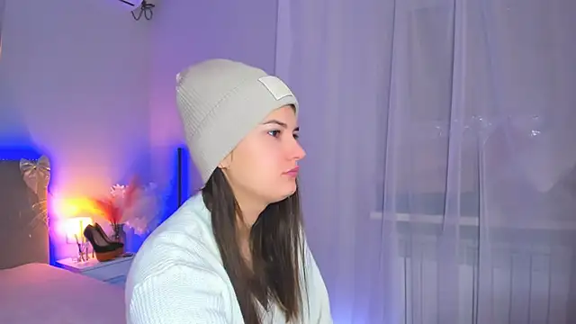 Snapshot of Laura_Leee chatting on February 17, 2026, 6:32 am Laura Leee online show from February 17, 2026, 6:32 am