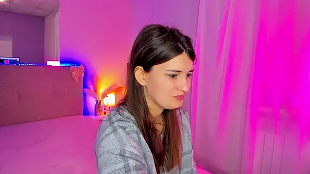 Laura Leee online show from April 10, 2026, 5:12 am