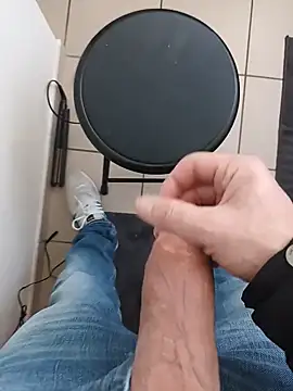 casper0303 online show from February 3, 2025, 1:08 pm