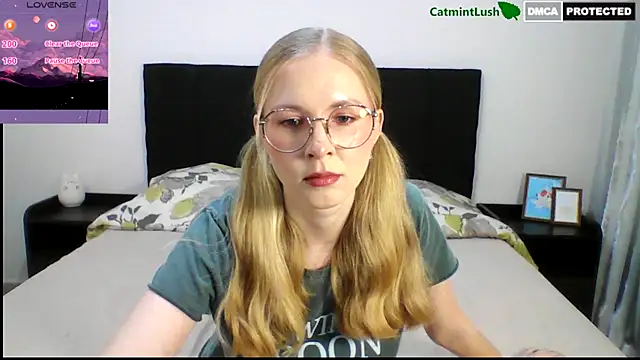 CatmintLush online show from September 14, 2025, 11:48 pm