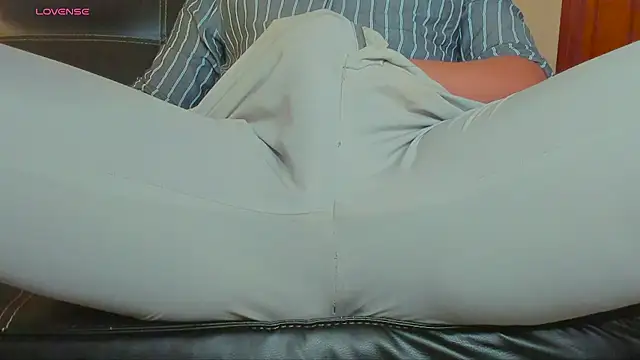 Snapshot of MrLonely02 chatting on December 19, 2024, 2:01 am MrLonely02 online show from December 19, 2024, 2:01 am