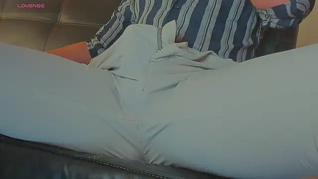 Snapshot of MrLonely02 chatting on January 4, 2025, 2:14 am MrLonely02 online show from January 4, 2025, 2:14 am