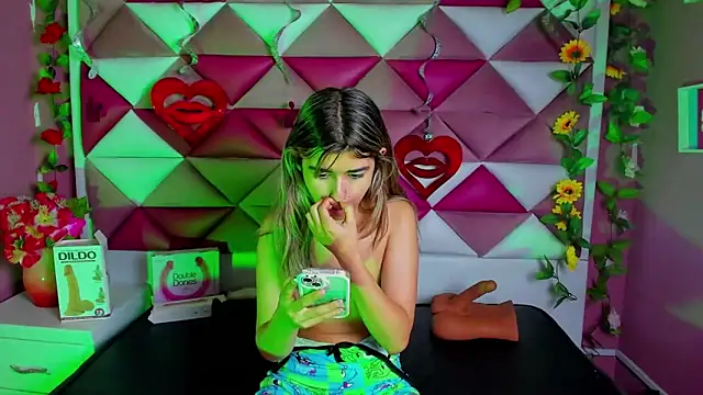 Snapshot of NahomiConnor_ chatting on March 18, 2025, 12:47 pm NahomiConnor online show from March 18, 2025, 12:47 pm