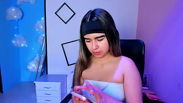 Snapshot of NahomiConnor_ chatting on September 19, 2025, 1:12 pm NahomiConnor online show from September 19, 2025, 1:12 pm