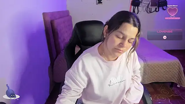 Sabrina Hall  online show from November 22, 2025, 2:54 am