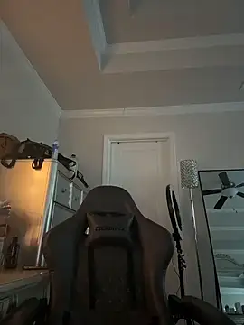 butterflybootyy online show from December 15, 2025, 1:04 pm