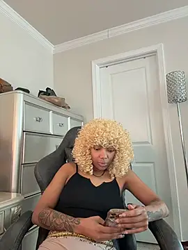 butterflybootyy online show from December 19, 2025, 3:41 pm