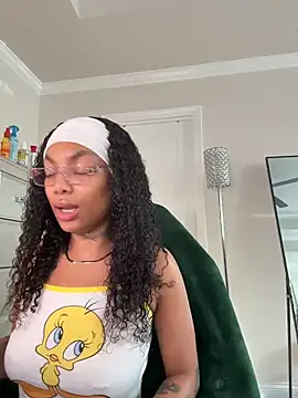 butterflybootyy online show from April 22, 2026, 12:39 pm