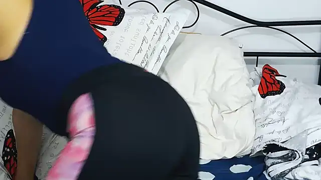 DivinSandra online show from March 19, 2025, 10:33 am