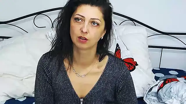 DivinSandra online show from March 21, 2025, 9:45 am