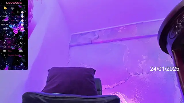 Snapshot of Dani_Sweet_Ts chatting on January 24, 2025, 5:21 am Dani Sweet Ts online show from January 24, 2025, 5:21 am