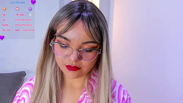 EmilyRouss  online show from March 5, 2025, 10:10 pm