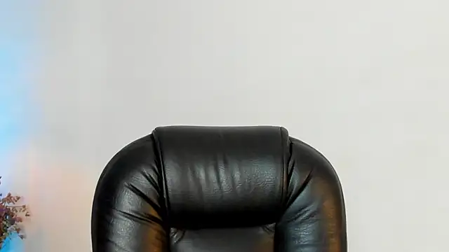 Snapshot of melody_suarez chatting on January 2, 2025, 8:57 pm melody suarez online show from January 2, 2025, 8:57 pm