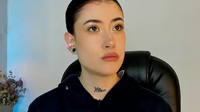 Snapshot of melody_suarez chatting on January 4, 2025, 7:34 pm melody suarez online show from January 4, 2025, 7:34 pm