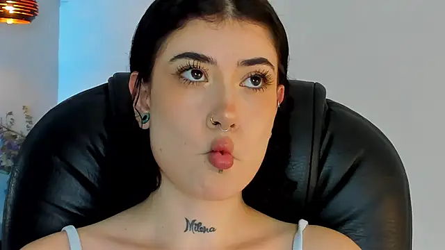 Snapshot of melody_suarez chatting on January 5, 2025, 8:21 pm melody suarez online show from January 5, 2025, 8:21 pm