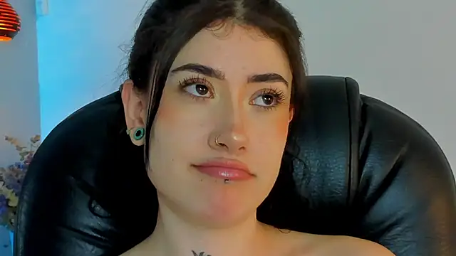 Snapshot of melody_suarez chatting on January 12, 2025, 10:54 pm melody suarez online show from January 12, 2025, 10:54 pm