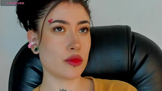 Snapshot of melody_suarez chatting on January 14, 2025, 7:11 pm melody suarez online show from January 14, 2025, 7:11 pm