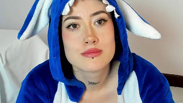 Snapshot of melody_suarez chatting on January 31, 2025, 10:42 pm melody suarez online show from January 31, 2025, 10:42 pm