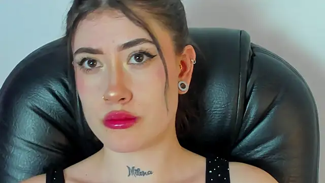 Snapshot of melody_suarez chatting on February 2, 2025, 11:11 pm melody suarez online show from February 2, 2025, 11:11 pm