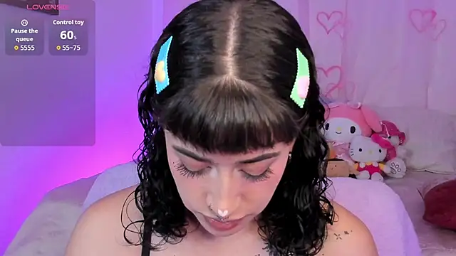 Snapshot of melody_suarez chatting on November 1, 2025, 8:33 pm melody suarez online show from November 1, 2025, 8:33 pm