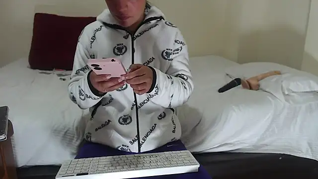 Snapshot of michel_ex33 chatting on March 20, 2025, 12:30 am michel ex33 online show from March 20, 2025, 12:30 am